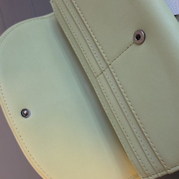 THE SAK NWT Fernwood Key Lime Large Leather Wallet - Picture 9 of 14